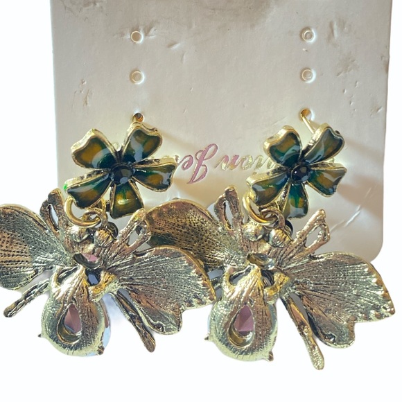 Women’s Crystal Bee Insect Ethic Wind earrings - Picture 3 of 3